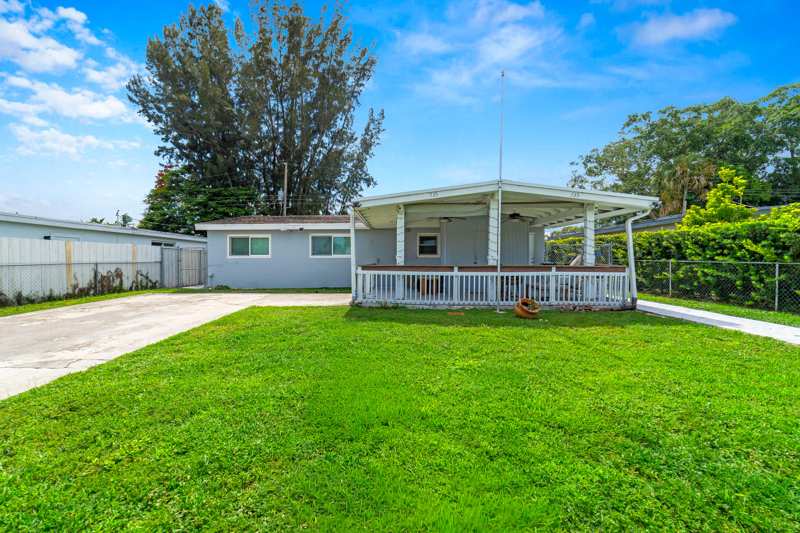 4 bedroom Single Family Residence at 735 Hibiscus Drive, Palm Beach Colony Secs 1 And 2, Royal Palm Beach — photo 1