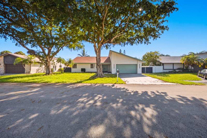 3 bedroom Single Family Residence at 8114 Nutmeg Way, Woodmont Tract 53, Tamarac — photo 1