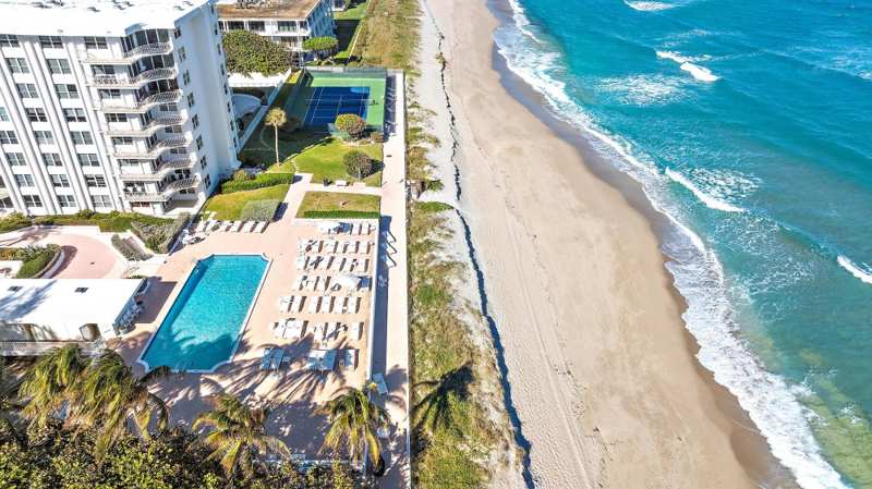 2 bedroom Stock Cooperative at 2295 S Ocean Boulevard #418, Twenty Two Ninety Five South Ocean Blvd, Palm Beach — photo 1