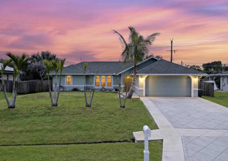 3 bedroom Single Family Residence at 3005 SE Wake Road, Port St Lucie Section 39, Port St. Lucie — photo 1