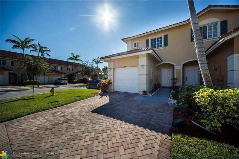 3 bedroom Townhouse at 5500 Monte Carlo Lane, Aztec Plat, Margate — photo 1