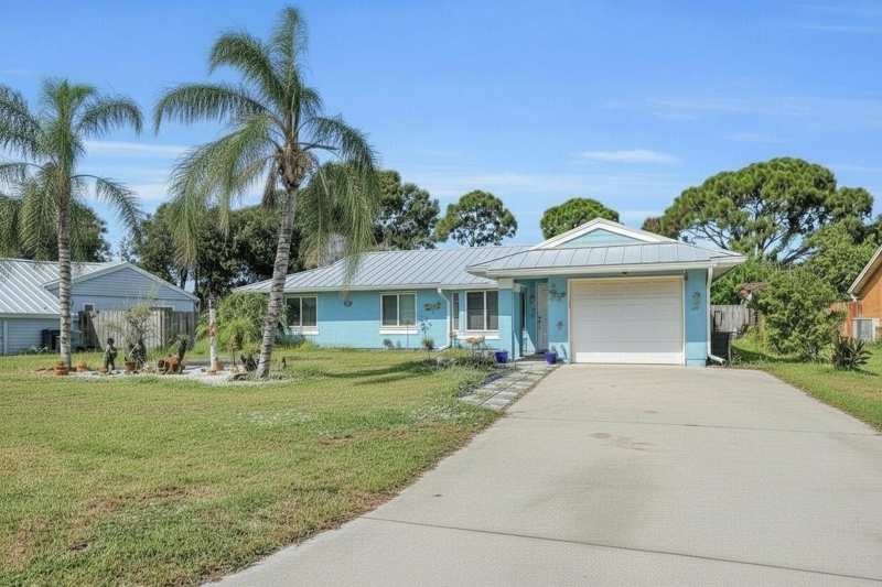 3 bedroom Single Family Residence at 2060 SE Rainier Road, Port St Lucie, Port St. Lucie — photo 1