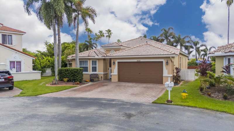 4 bedroom Single Family Residence at 2772 SW 135th Avenue, Pod 8 At Monarch Lakes, Miramar — photo 1