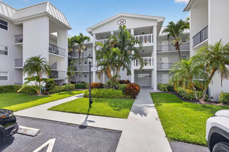 1 bedroom Condominium at 29 Colonial Club Drive #202, Colonial Club Condo Sec 1, Boynton Beach — photo 1
