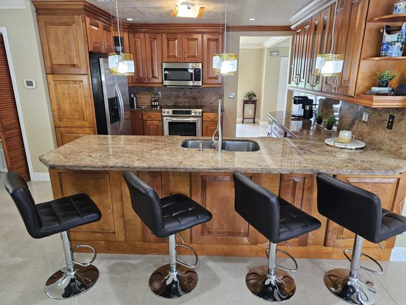 5 bedroom Single Family Residence at 851 E Plantation Circle, Plantation Hills 1 Sec, Plantation — photo 1