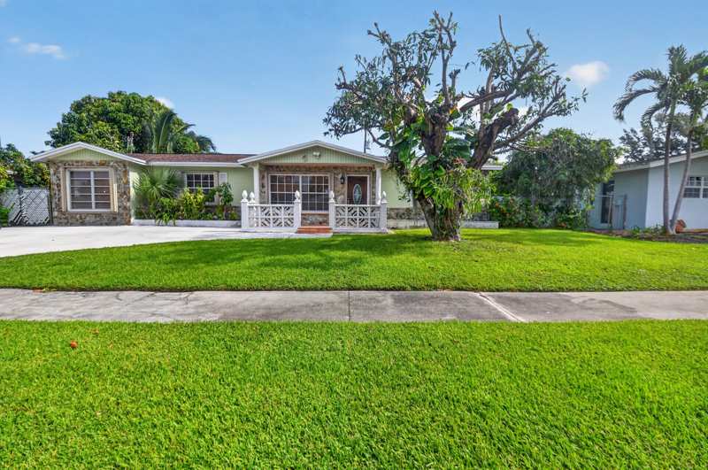 4 bedroom Single Family Residence at 1826 16th Avenue, Lake Clarke Terr, Lake Worth Beach — photo 1