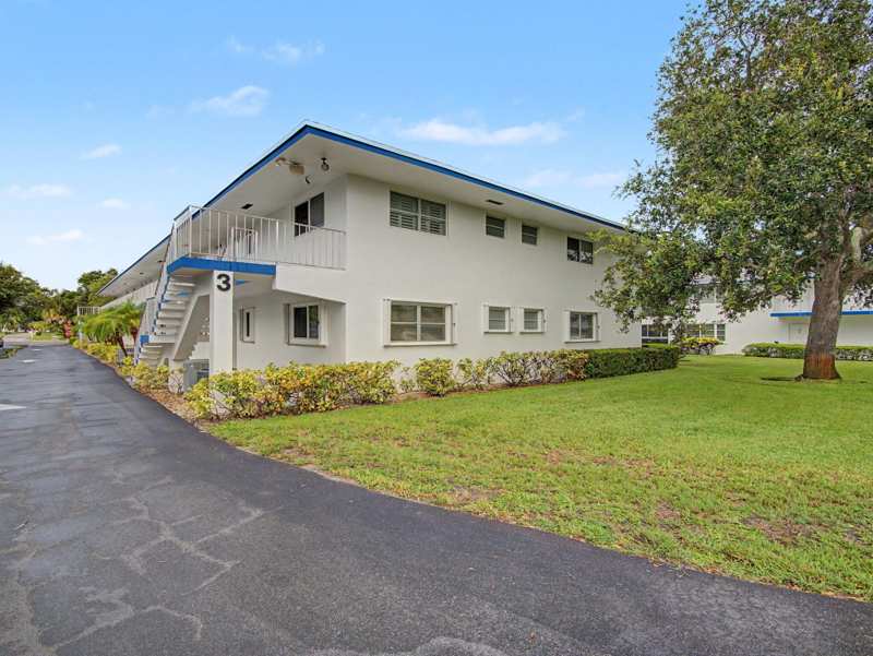2 bedroom Condominium at 3 Westwood Avenue #101E, Tequesta Garden Condo, Tequesta — photo 1