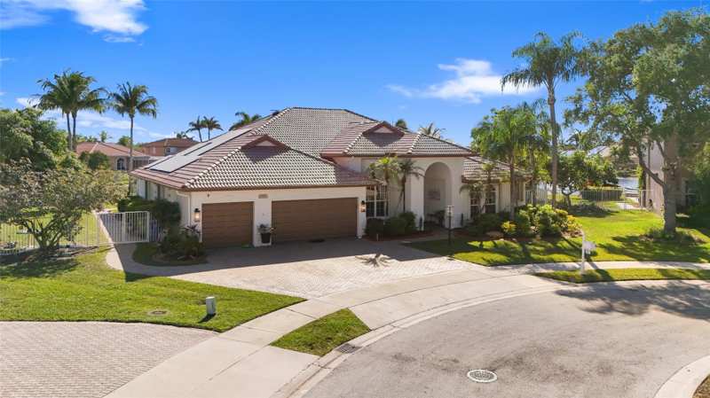 4 bedroom Single Family Residence at 6691 Segovia Way, Stoneridge Lake Estates Plat, Pembroke Pines — photo 1