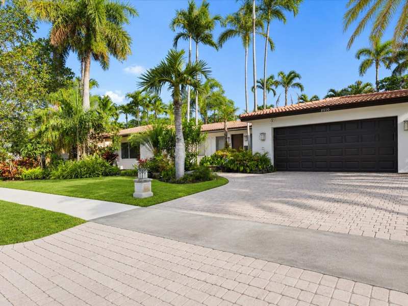 3 bedroom Single Family Residence at 2010 NE 59th Place, Imperial Point 2 Sec, Fort Lauderdale — photo 1