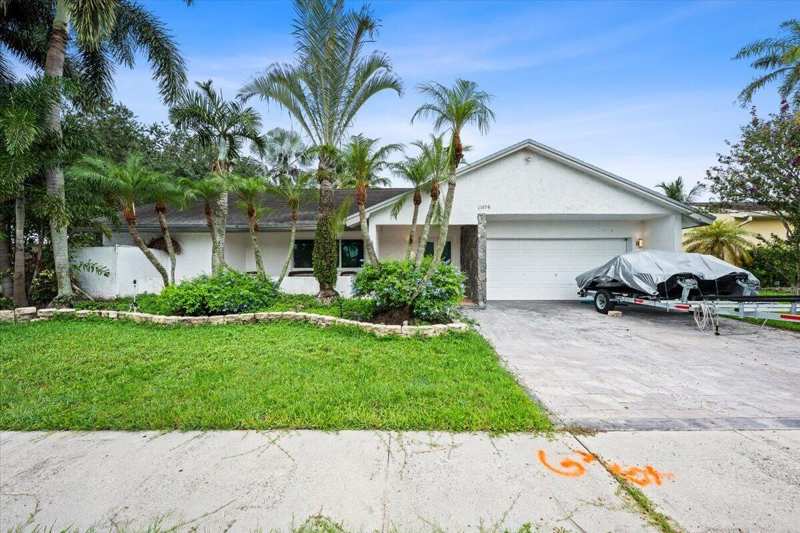 4 bedroom Single Family Residence at 11650 NW 39th Place, Sunrise Golf Village, Sunrise — photo 1
