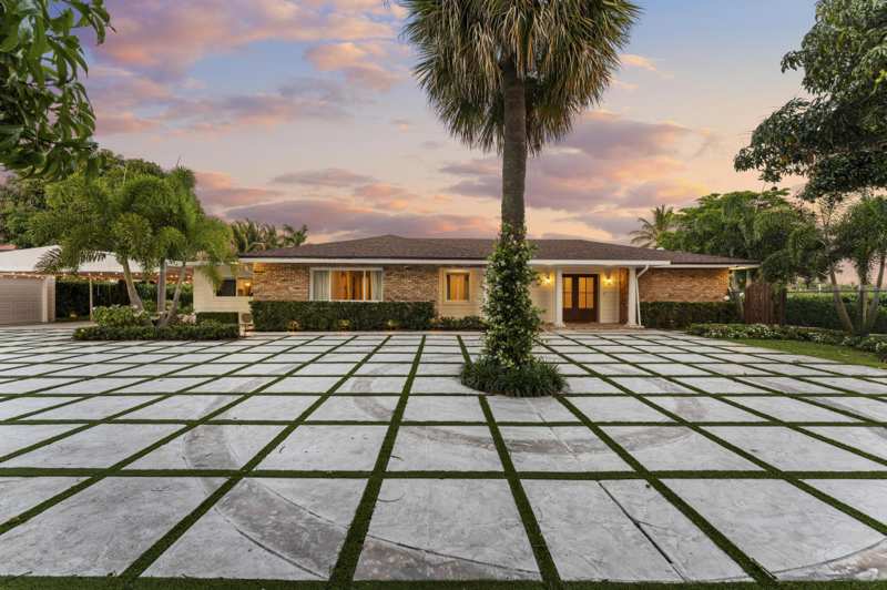 3 bedroom Single Family Residence at 7400 W Lake Drive, Fla-Mango Grovelets, Lake Clarke Shores — photo 1