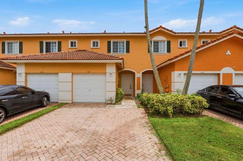 3 bedroom Townhouse at 460 Princess Drive, Aztec Plat, Margate — photo 1