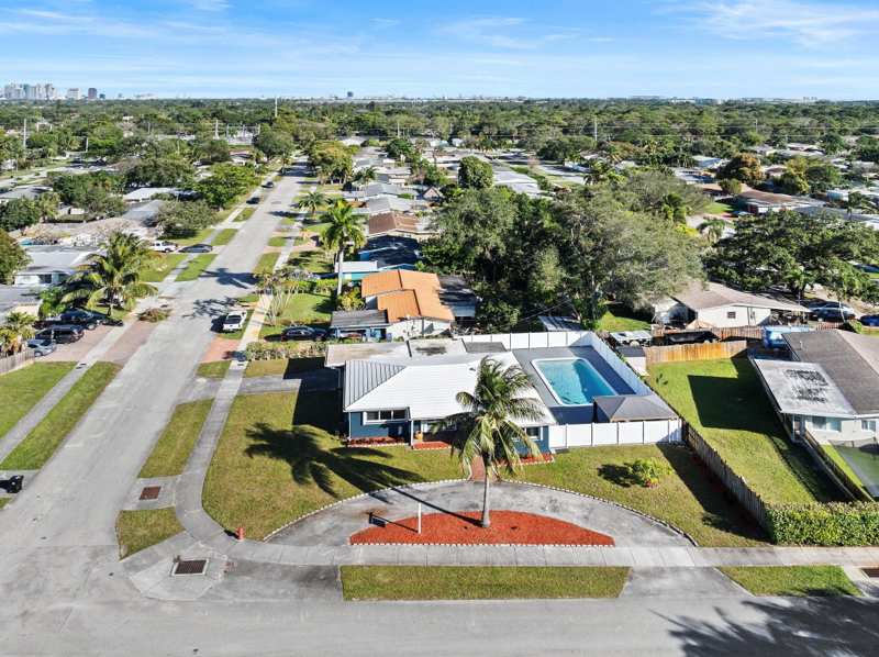 3 bedroom Single Family Residence at 1900 SW 33rd Avenue, Riverland Village Sec 1-Replat, Fort Lauderdale — photo 1
