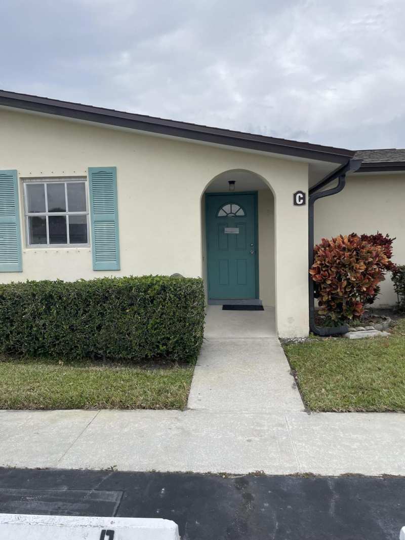 1 bedroom Condominium at 2965 Ashley Drive #C, Cresthaven Villas 6 Condo, West Palm Beach — photo 1