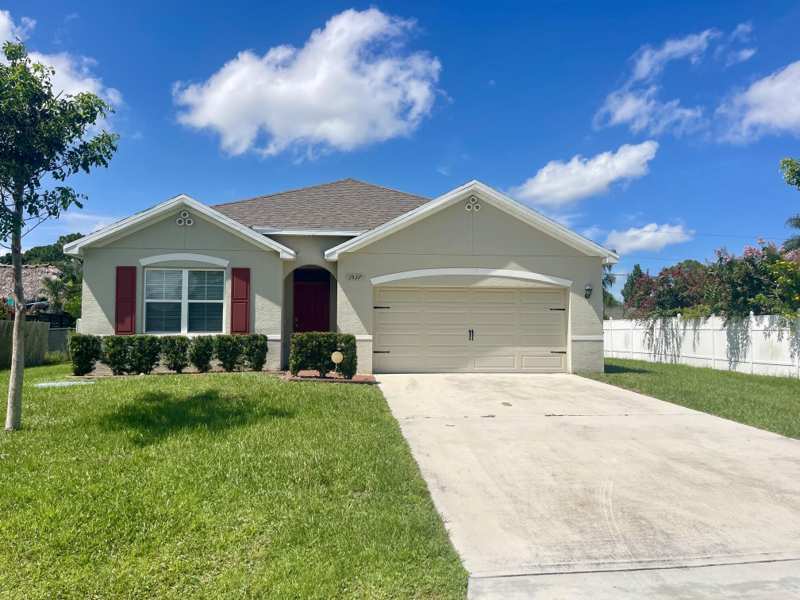 4 bedroom Single Family Residence at 1537 SW Meridian Avenue, Port St Lucie Section 14, Port St. Lucie — photo 1