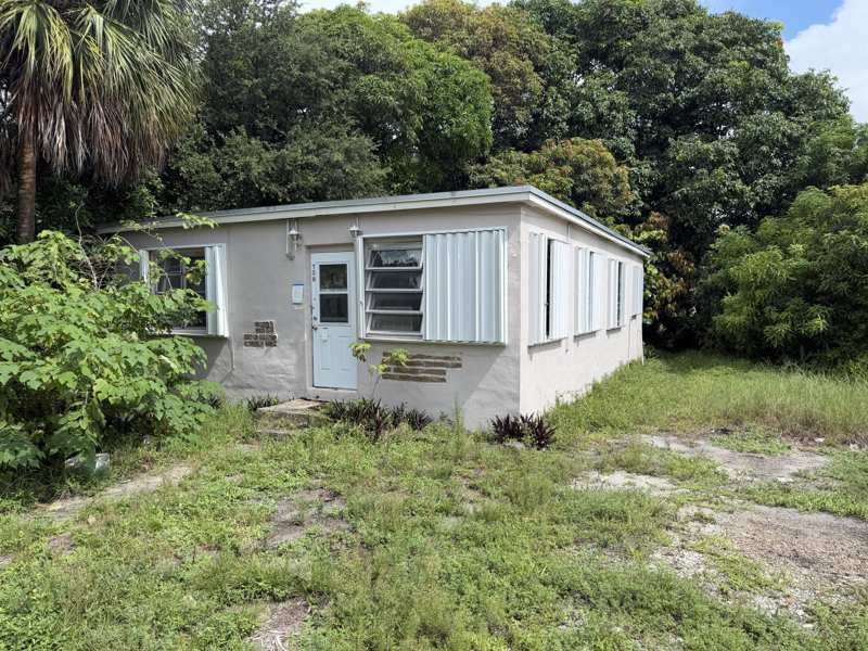 3 bedroom Single Family Residence at 708 SW 7th Terrace, College Tract, Dania Beach — photo 1