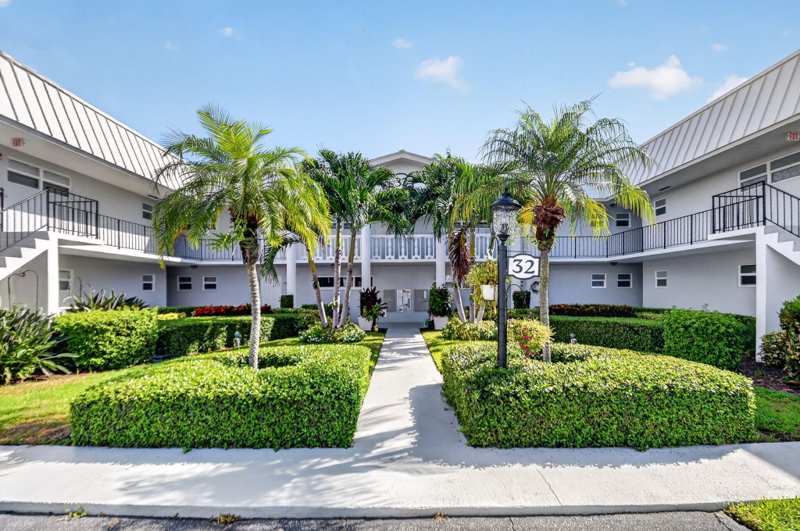 1 bedroom Condominium at 32 Colonial Club Drive #102, Colonial Club Condo Sec 1, Boynton Beach — photo 1
