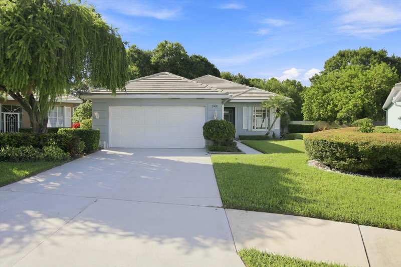 3 bedroom Single Family Residence at 240 NW Bentley Circle, Lakes At St Lucie West Plat No 22, Port St. Lucie — photo 1