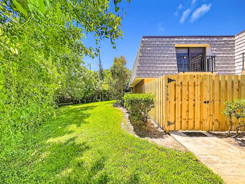 2 bedroom Townhouse at 3192 SE Brook Street, Brook Villas, Stuart — photo 1