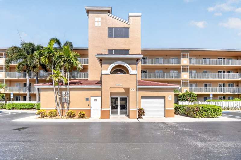 3 bedroom Condominium at 12511 Imperial Isle Drive #205, Coral Cove Condo, Boynton Beach — photo 1