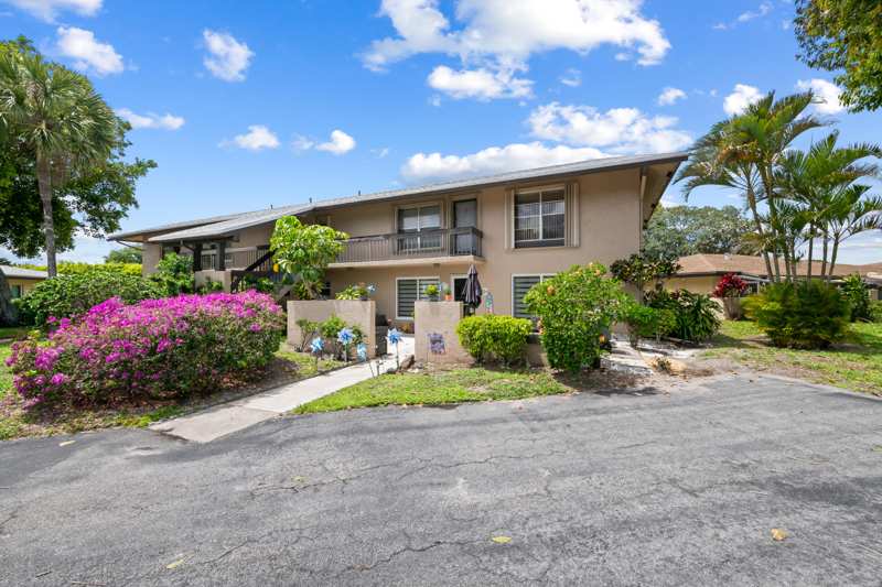 2 bedroom Condominium at 13771 Via Aurora #D, Palm Greens At Villa Del Ray Condo II, Delray Beach — photo 1