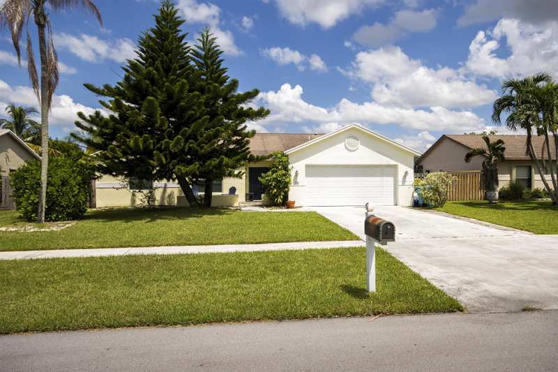 3 bedroom Single Family Residence at 35 Cedar Circle, Meadows 300 1, Boynton Beach — photo 1