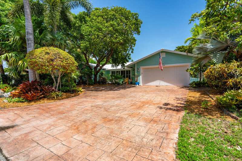 5 bedroom Single Family Residence at 2823 NE 35th Court, Lake Placid, Lighthouse Point — photo 1