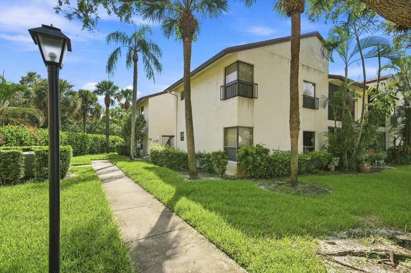 3 bedroom Condominium at 2581 Carambola Circle, Baywood Village I-B Condo, Coconut Creek — photo 1