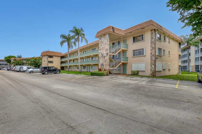 1 bedroom Condominium at 400 Village Green Circle #117, Village Green Windsor Condo, Palm Springs — photo 1