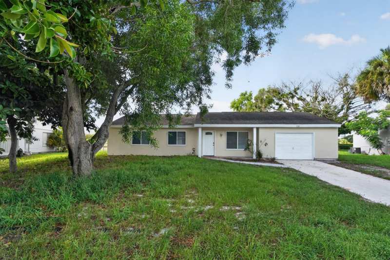 3 bedroom Single Family Residence at 230 SW Cherryhill Road, Port St Lucie Section 41, Port St. Lucie — photo 1