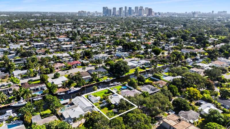 2 bedroom Single Family Residence at 1221 SW 17th Street, River Oaks, Fort Lauderdale — photo 1