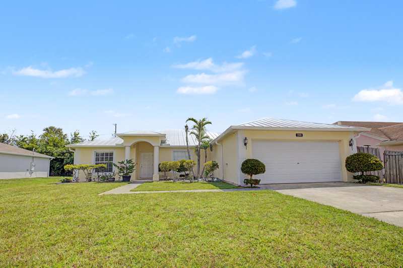 4 bedroom Single Family Residence at 2585 SE Lakewood Street, Port St Lucie Section 40, Port St. Lucie — photo 1
