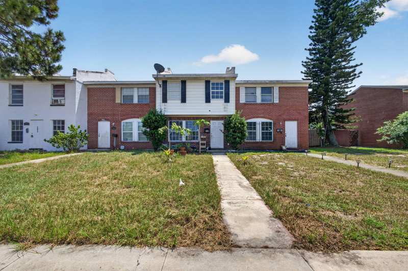2 bedroom Townhouse at 1028 36th Street, Westfield At Wpb, West Palm Beach — photo 1