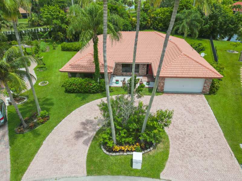 4 bedroom Single Family Residence at 8501 NW 80 Street, Woodmont Tract 57, Tamarac — photo 1