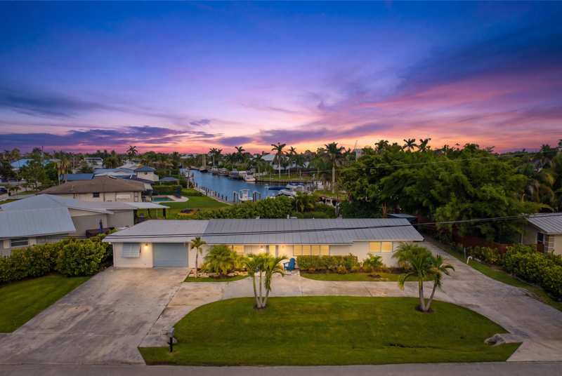 3 bedroom Single Family Residence at 387 SW Riverway Boulevard, Seagate Harbor, Palm City — photo 1