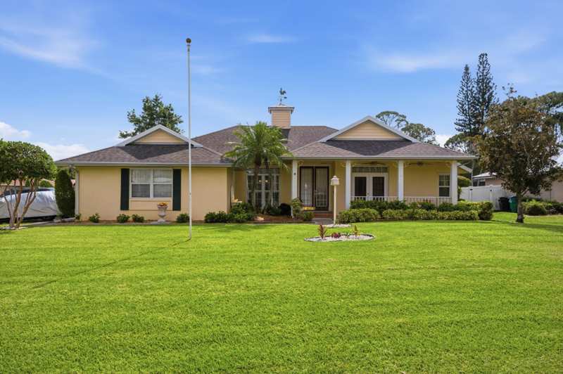 3 bedroom Single Family Residence at 692 SW Ewing Avenue, Port St Lucie Section 28, Port St. Lucie — photo 1