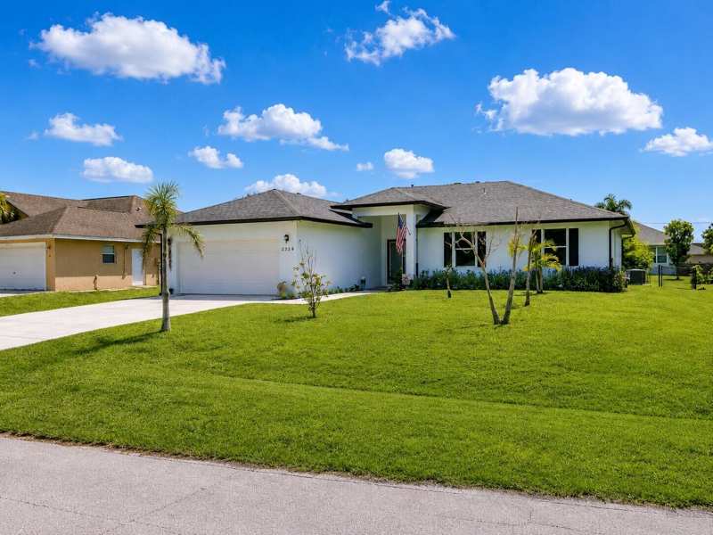 4 bedroom Single Family Residence at 2329 SW Mountwell Street, Port St Lucie Section 18, Port St. Lucie — photo 1