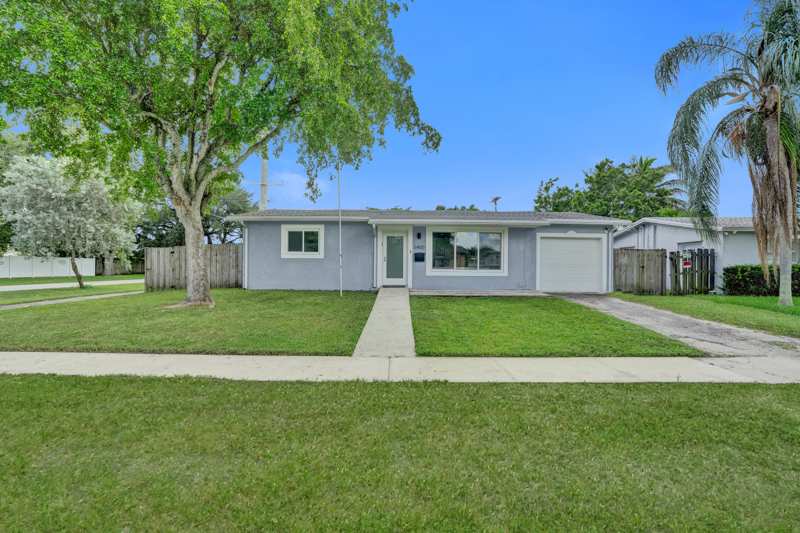 3 bedroom Single Family Residence at 6400 Park Street, Driftwood Plaza, Hollywood — photo 1