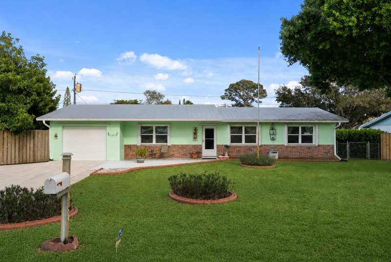 3 bedroom Single Family Residence at 1341 SE Seashell Lane, Sarita Heights West, Stuart — photo 1