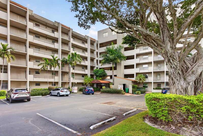 3 bedroom Condominium at 3920 Inverrary Boulevard #301C, 18th Hole At Inverrary Condo, Lauderhill — photo 1