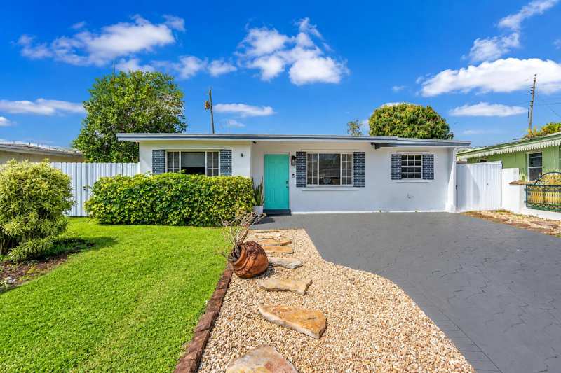 3 bedroom Single Family Residence at 404 S 62nd Terrace, Cresthaven, Hollywood — photo 1