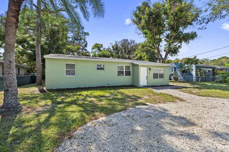 3 bedroom Single Family Residence at 205 N 21st Street, Floriana Park, Fort Pierce — photo 1