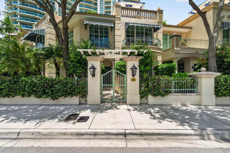 3 bedroom Townhouse at 411 N New River Drive #V-2, Las Olas Grand Condo, Fort Lauderdale — photo 1