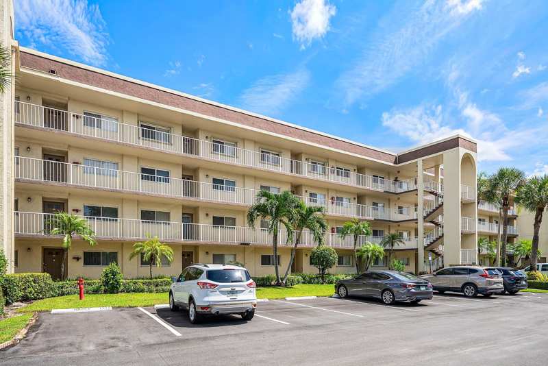 2 bedroom Condominium at 4735 Lucerne Lakes Boulevard #402, Fairway Club Condo, Lake Worth — photo 1
