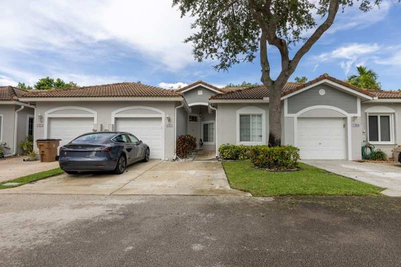 3 bedroom Villa at 1271 SW 48th Terrace, Waterways, Deerfield Beach — photo 1