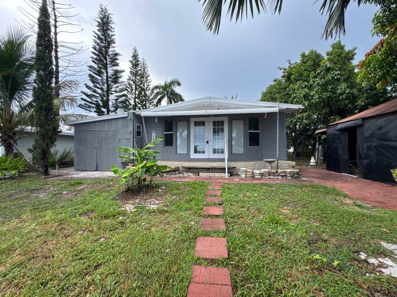 4 bedroom Mobile Home at 1495 Michelle Drive #68, Palm Beach Colony, West Palm Beach — photo 1