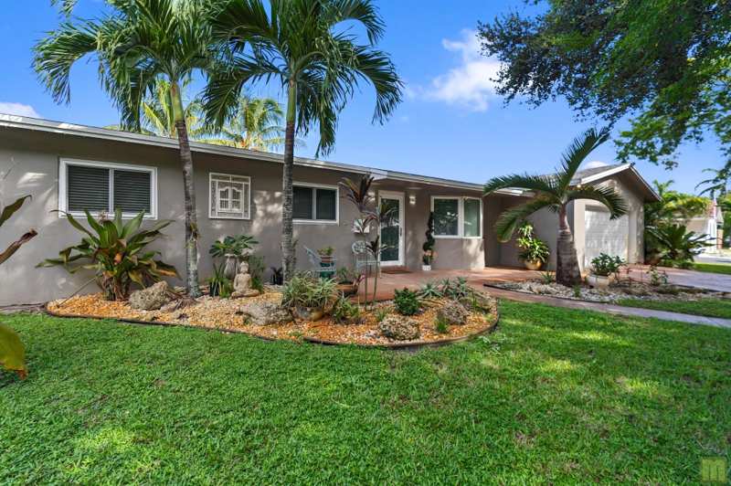 4 bedroom Single Family Residence at 291 Lake Drive, Coconut Creek 10th Sec, Coconut Creek — photo 1