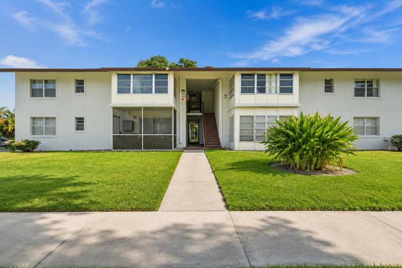 1 bedroom Condominium at 380 E Laurel Drive #5D, Laurels At Margate Condo, Margate — photo 1