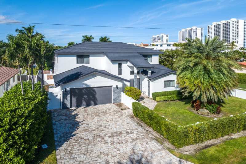 6 bedroom Single Family Residence at 811 SE 31st Street, Spanish River Land , Boca Raton — photo 1
