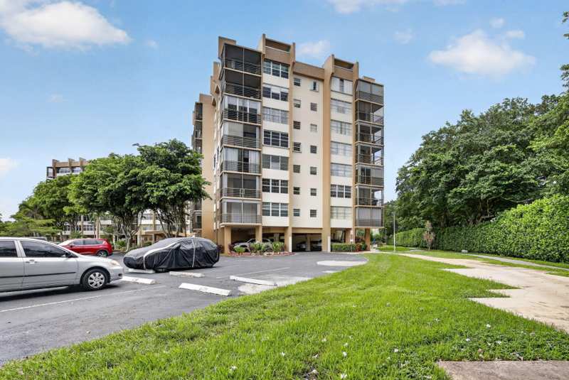 2 bedroom Condominium at 1400 Saint Charles Place #313, Park Place Condominium No One, Pembroke Pines — photo 1
